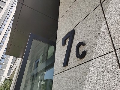 解刨房地產(chǎn)戶外標識系統(tǒng)最常用的兩種材質(zhì)
